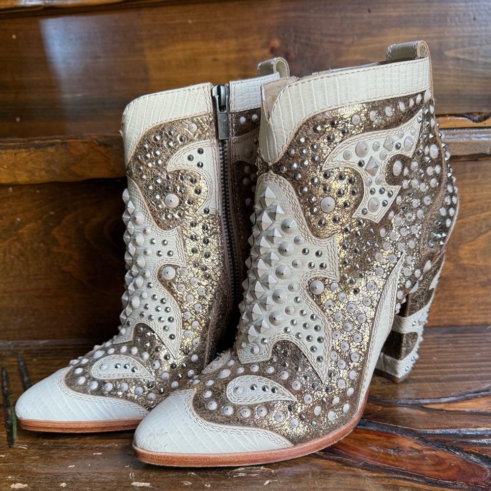Frye Remy Deco Studded Bootie, 8.5 Women’s White Gold Side Zip - Picture 5 of 11